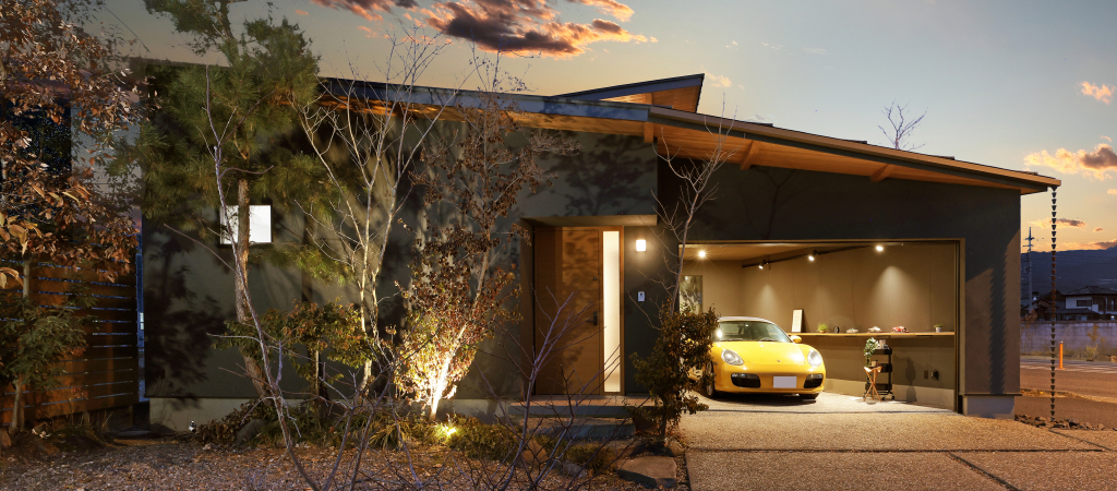 玄関と駐車場の写真